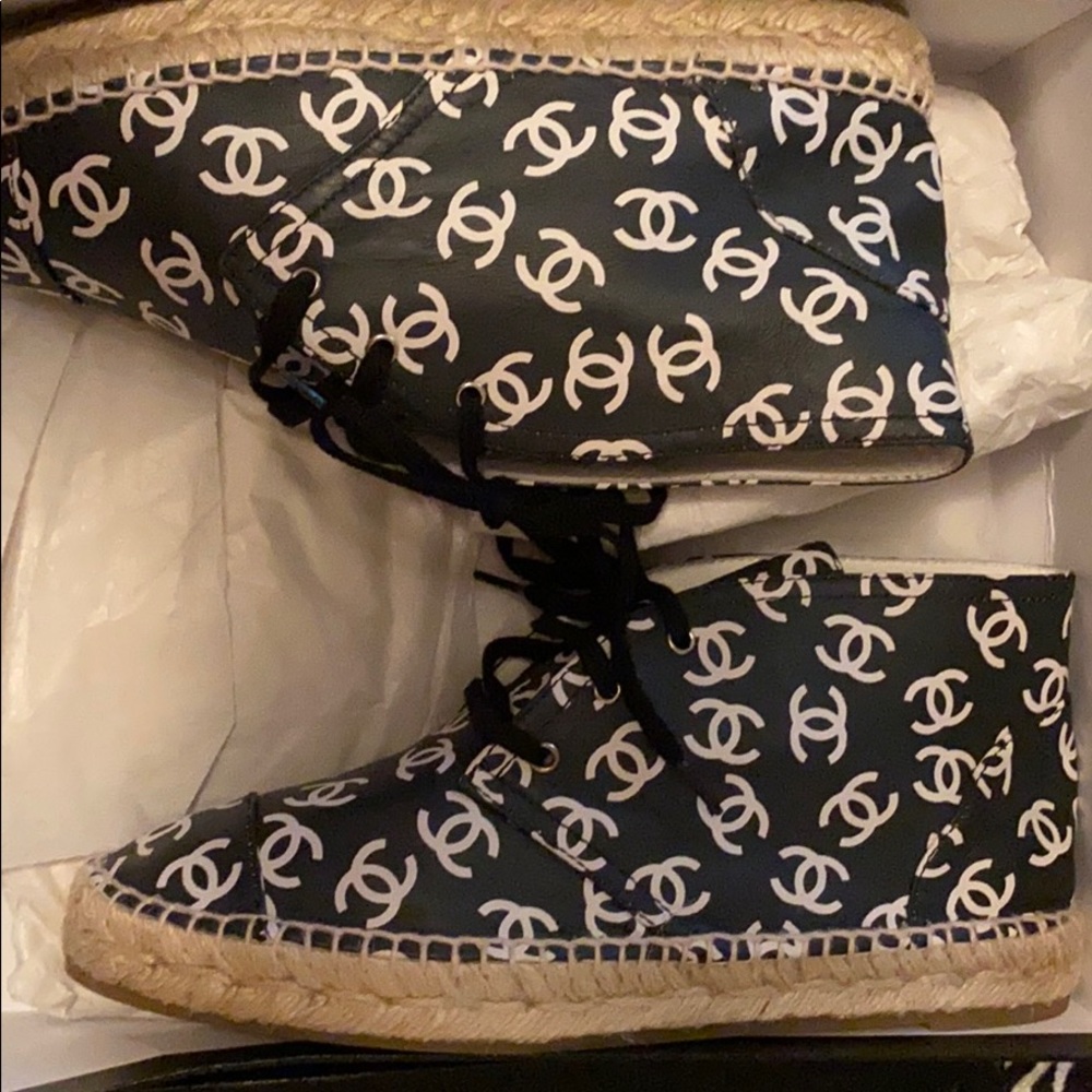 Chanel Logo Black/White Espadrilles Lambskin SZ 38